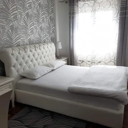 Lux Ristic 1 Apartmán
