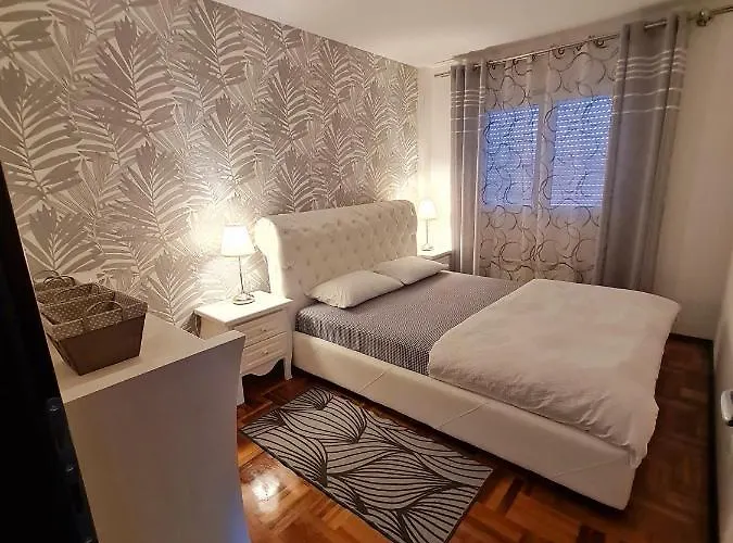 Lux Ristic 1 Апартаменты *